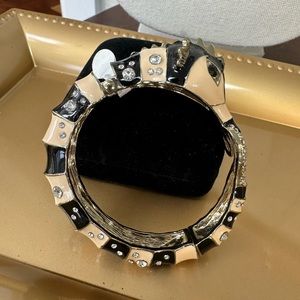 Seahorse clamper bracelet black and beige enamel